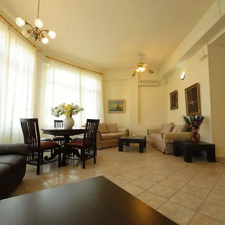 Hotel Kentrikon & 3*