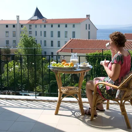 Kentrikon & Hotel 3*